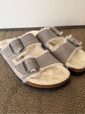 Birkenstock Arizona Shearling Suede Sandals in Light Gray size 41